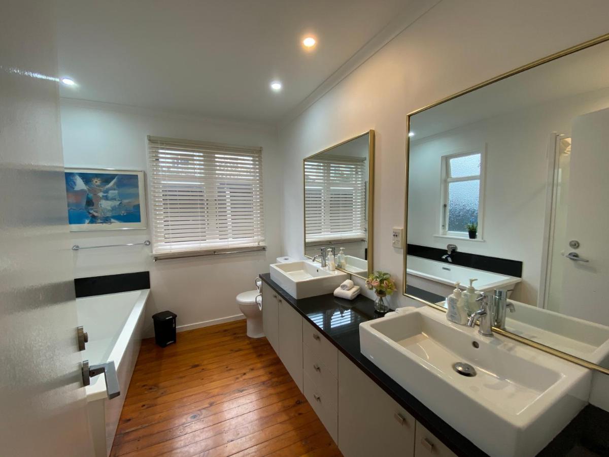 Ocean Front East End Beach House New Plymouth Extérieur photo