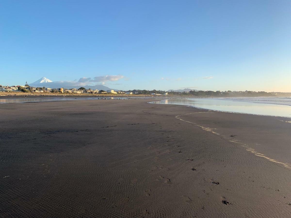 Ocean Front East End Beach House New Plymouth Extérieur photo